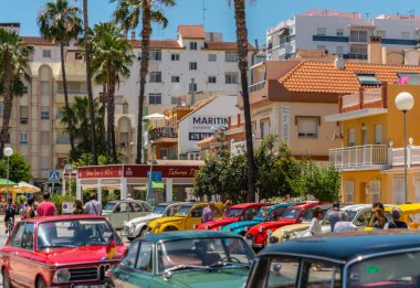 Torre Del Mar, İspanya - 3 Haziran 2018 eski antika arabalar bir sahil kasabası İspanya ziyaret turistler için verilen