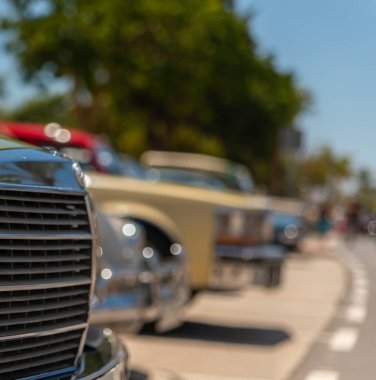 Torre Del Mar, İspanya - 3 Haziran 2018 eski antika arabalar bir sahil kasabası İspanya ziyaret turistler için verilen