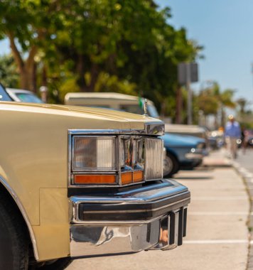 Torre Del Mar, İspanya - 3 Haziran 2018 eski antika arabalar bir sahil kasabası İspanya ziyaret turistler için verilen