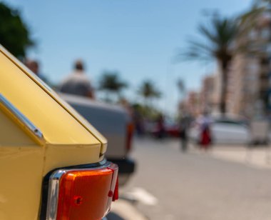 Torre Del Mar, İspanya - 3 Haziran 2018 eski antika arabalar bir sahil kasabası İspanya ziyaret turistler için verilen