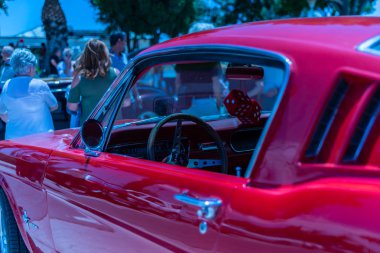 Torre Del Mar, İspanya - 3 Haziran 2018 eski antika arabalar bir sahil kasabası İspanya ziyaret turistler için verilen