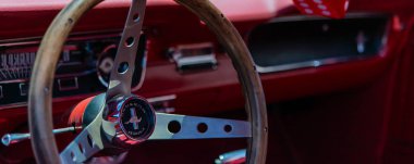 Torre Del Mar, İspanya - 3 Haziran 2018 eski antika arabalar bir sahil kasabası İspanya ziyaret turistler için verilen