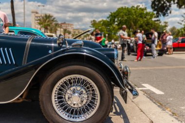 Torre Del Mar, İspanya - 3 Haziran 2018 eski antika arabalar bir sahil kasabası İspanya ziyaret turistler için verilen
