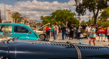 Torre Del Mar, İspanya - 3 Haziran 2018 eski antika arabalar bir sahil kasabası İspanya ziyaret turistler için verilen