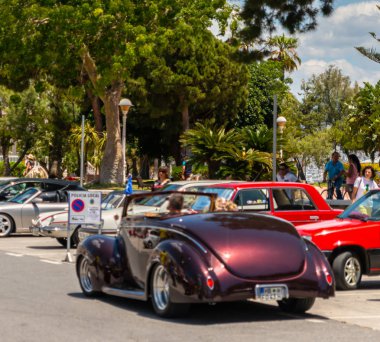 Torre Del Mar, İspanya - 3 Haziran 2018 eski antika arabalar bir sahil kasabası İspanya ziyaret turistler için verilen
