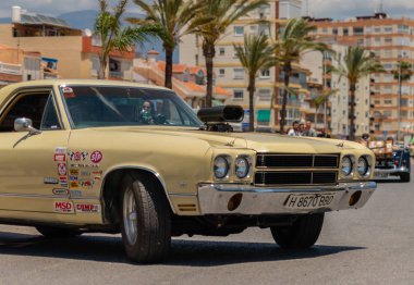 Torre Del Mar, İspanya - 3 Haziran 2018 eski antika arabalar bir sahil kasabası İspanya ziyaret turistler için verilen