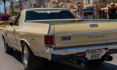 Torre Del Mar, İspanya - 3 Haziran 2018 eski antika arabalar bir sahil kasabası İspanya ziyaret turistler için verilen