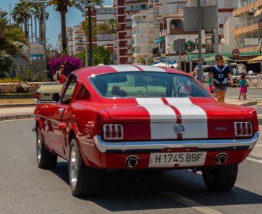 Torre Del Mar, İspanya - 3 Haziran 2018 eski antika arabalar bir sahil kasabası İspanya ziyaret turistler için verilen