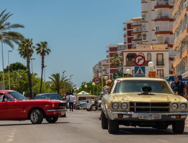 Torre Del Mar, İspanya - 3 Haziran 2018 eski antika arabalar bir sahil kasabası İspanya ziyaret turistler için verilen