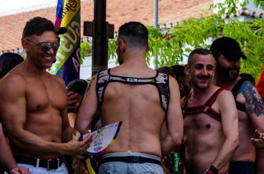 Torremolinos, İspanya - 2 Haziran 2018 Lgbt Mart eşitlik ve hoşgörü Andalucia bir kıyı kasabasında tanıtımı