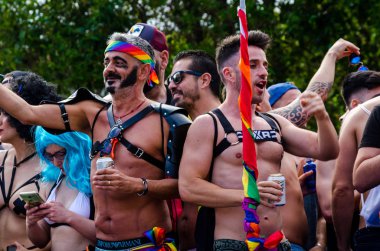 Torremolinos, İspanya - 2 Haziran 2018 Lgbt Mart eşitlik ve hoşgörü Andalucia bir kıyı kasabasında tanıtımı