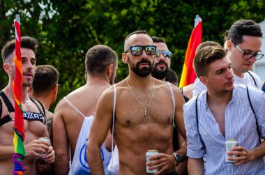 Torremolinos, İspanya - 2 Haziran 2018 Lgbt Mart eşitlik ve hoşgörü Andalucia bir kıyı kasabasında tanıtımı