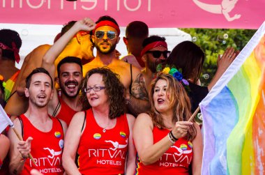 Torremolinos, İspanya - 2 Haziran 2018 Lgbt Mart eşitlik ve hoşgörü Andalucia bir kıyı kasabasında tanıtımı