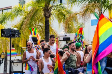 Torremolinos, İspanya - 2 Haziran 2018 Lgbt Mart eşitlik ve hoşgörü Andalucia bir kıyı kasabasında tanıtımı
