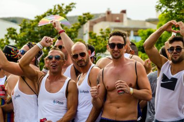 Torremolinos, İspanya - 2 Haziran 2018 Lgbt Mart eşitlik ve hoşgörü Andalucia bir kıyı kasabasında tanıtımı