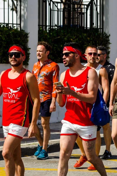 Torremolinos, İspanya - 2 Haziran 2018 Lgbt Mart eşitlik ve hoşgörü Andalucia bir kıyı kasabasında tanıtımı