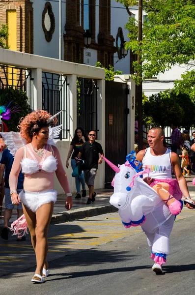 Torremolinos, İspanya - 2 Haziran 2018 Lgbt Mart eşitlik ve hoşgörü Andalucia bir kıyı kasabasında tanıtımı