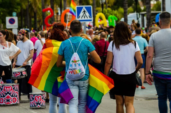 Torremolinos, İspanya - 2 Haziran 2018 Lgbt Mart eşitlik ve hoşgörü Andalucia bir kıyı kasabasında tanıtımı