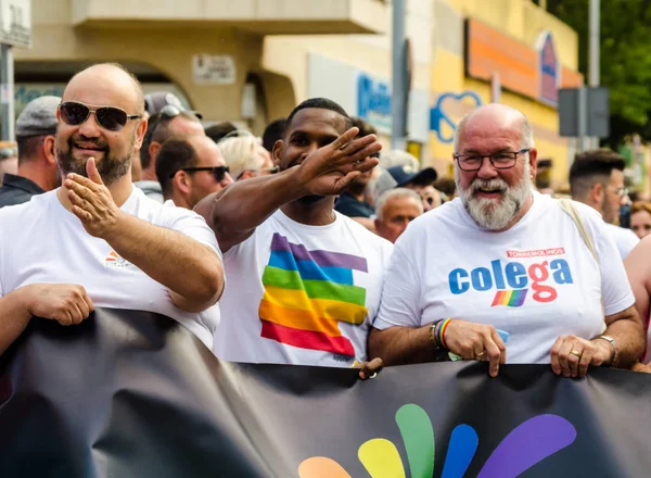 西班牙托雷莫利诺斯 2018年6月2日 Lgbt 在安达卢西亚的一个沿海城镇促进平等和宽容 — 图库照片