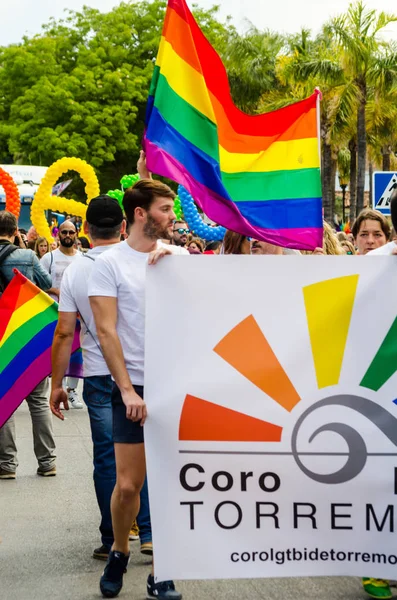Torremolinos, İspanya - 2 Haziran 2018 Lgbt Mart eşitlik ve hoşgörü Andalucia bir kıyı kasabasında tanıtımı