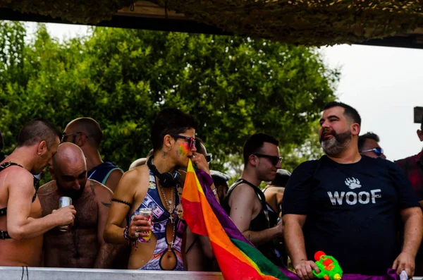 Torremolinos, İspanya - 2 Haziran 2018 Lgbt Mart eşitlik ve hoşgörü Andalucia bir kıyı kasabasında tanıtımı