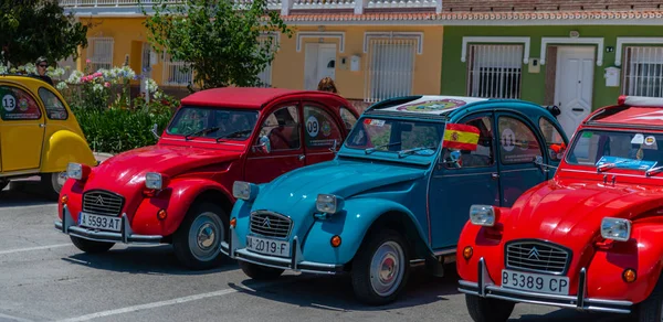 Torre Del Mar, İspanya - 3 Haziran 2018 eski antika arabalar bir sahil kasabası İspanya ziyaret turistler için verilen