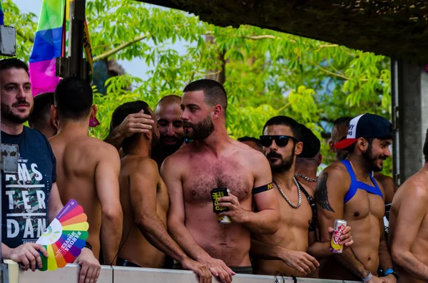 Torremolinos, İspanya - 2 Haziran 2018 Lgbt Mart eşitlik ve hoşgörü Andalucia bir kıyı kasabasında tanıtımı