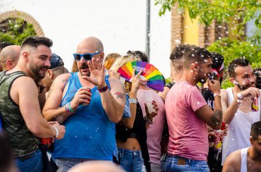 Torremolinos, İspanya - 2 Haziran 2018 Lgbt Mart eşitlik ve hoşgörü Andalucia bir kıyı kasabasında tanıtımı