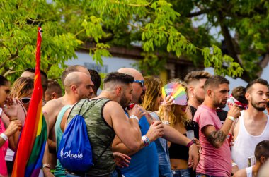 Torremolinos, İspanya - 2 Haziran 2018 Lgbt Mart eşitlik ve hoşgörü Andalucia bir kıyı kasabasında tanıtımı