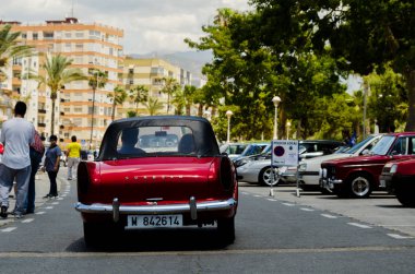 Torre Del Mar, İspanya - 3 Haziran 2018 eski antika arabalar bir sahil kasabası İspanya ziyaret turistler için verilen