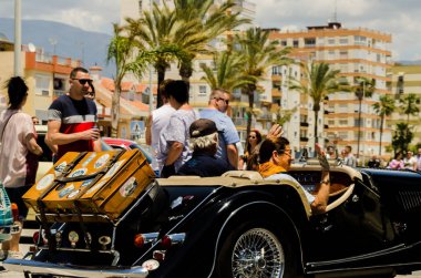 Torre Del Mar, İspanya - 3 Haziran 2018 eski antika arabalar bir sahil kasabası İspanya ziyaret turistler için verilen