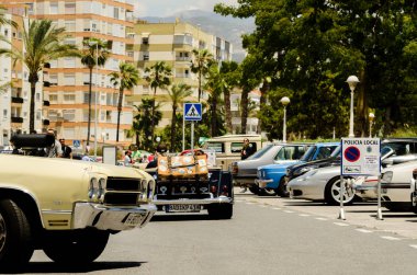 Torre Del Mar, İspanya - 3 Haziran 2018 eski antika arabalar bir sahil kasabası İspanya ziyaret turistler için verilen