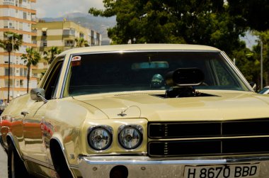 Torre Del Mar, İspanya - 3 Haziran 2018 eski antika arabalar bir sahil kasabası İspanya ziyaret turistler için verilen