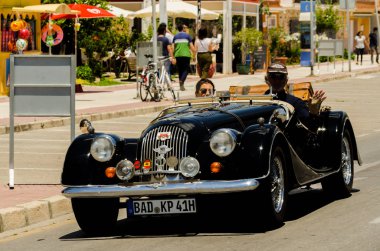 Torre Del Mar, İspanya - 3 Haziran 2018 eski antika arabalar bir sahil kasabası İspanya ziyaret turistler için verilen