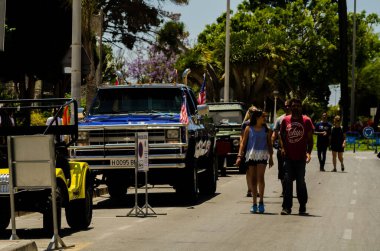 Torre Del Mar, İspanya - 3 Haziran 2018 eski antika arabalar bir sahil kasabası İspanya ziyaret turistler için verilen