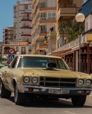 Torre Del Mar, İspanya - 3 Haziran 2018 eski antika arabalar bir sahil kasabası İspanya ziyaret turistler için verilen