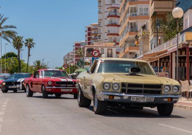 Torre Del Mar, İspanya - 3 Haziran 2018 eski antika arabalar bir sahil kasabası İspanya ziyaret turistler için verilen