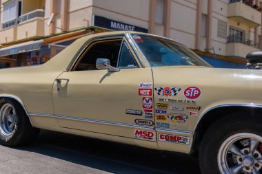 Torre Del Mar, İspanya - 3 Haziran 2018 eski antika arabalar bir sahil kasabası İspanya ziyaret turistler için verilen