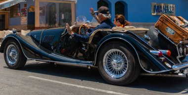 Torre Del Mar, İspanya - 3 Haziran 2018 eski antika arabalar bir sahil kasabası İspanya ziyaret turistler için verilen