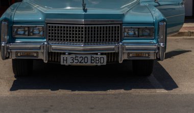 Torre Del Mar, İspanya - 3 Haziran 2018 eski antika arabalar bir sahil kasabası İspanya ziyaret turistler için verilen