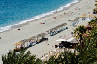 Almunecar, İspanya - 8 Haziran 2018 Akdeniz'de İspanya tarafından ünlü kıyı kenti peyzaj