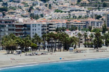 Almunecar, İspanya - 8 Haziran 2018 Akdeniz'de İspanya tarafından ünlü kıyı kenti peyzaj