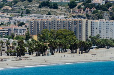 Almunecar, İspanya - 8 Haziran 2018 Akdeniz'de İspanya tarafından ünlü kıyı kenti peyzaj