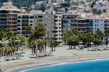 Almunecar, İspanya - 8 Haziran 2018 Akdeniz'de İspanya tarafından ünlü kıyı kenti peyzaj