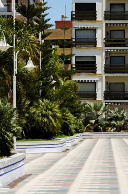 Almunecar, İspanya - 8 Haziran 2018 Akdeniz'de İspanya tarafından ünlü kıyı kenti peyzaj