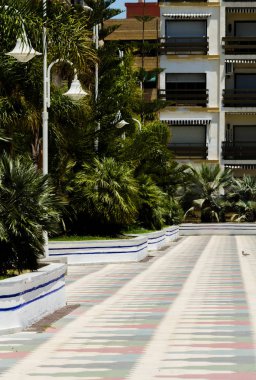 Almunecar, İspanya - 8 Haziran 2018 Akdeniz'de İspanya tarafından ünlü kıyı kenti peyzaj