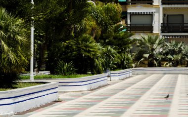 Almunecar, İspanya - 8 Haziran 2018 Akdeniz'de İspanya tarafından ünlü kıyı kenti peyzaj