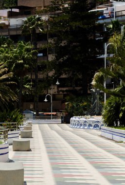 Almunecar, İspanya - 8 Haziran 2018 Akdeniz'de İspanya tarafından ünlü kıyı kenti peyzaj