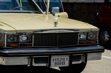 Torre Del Mar, İspanya - 3 Haziran 2018 eski antika arabalar bir sahil kasabası İspanya ziyaret turistler için verilen