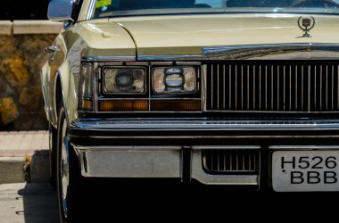 Torre Del Mar, İspanya - 3 Haziran 2018 eski antika arabalar bir sahil kasabası İspanya ziyaret turistler için verilen